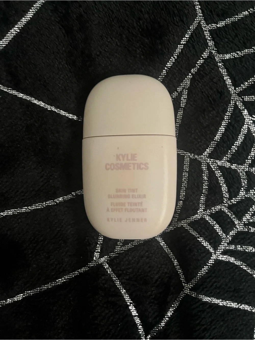 Kylie Cosmetics skin tint 3WN